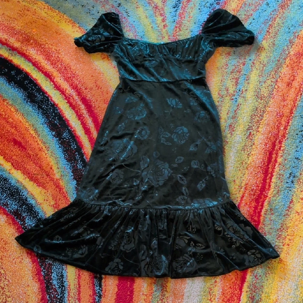 🎵NWT Lait Collection Velvet Midi Dress 🎵